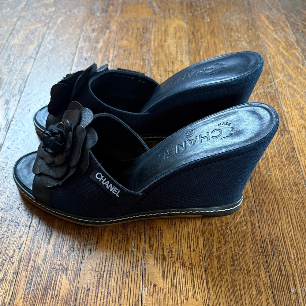 CHANEL Camellia Sandal Slide Mules -Fits 8 - Picture 2 of 6